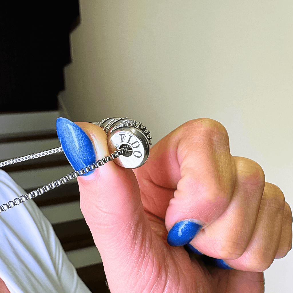 Personalized Engraved Family Name Disc Necklace - Ornaments Co - 18K Gold Plated